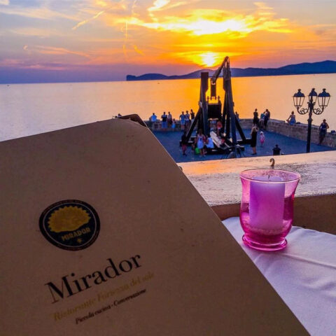 Uno dei tanti tramonti che è possibile vedere dalla terrazza del ristorante Mirador di Alghero
